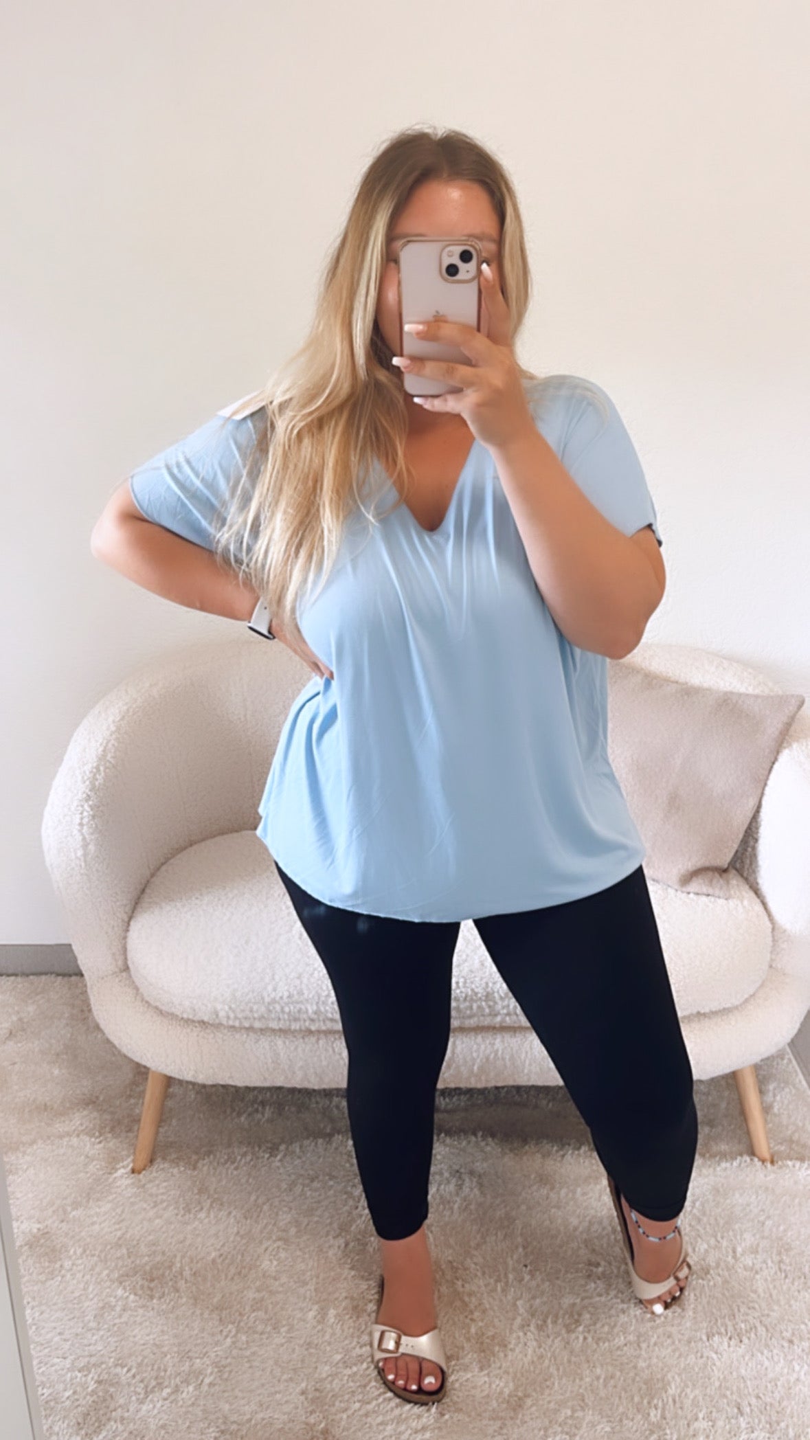 T-Shirt mit V-Ausschnitt – Hell Blau