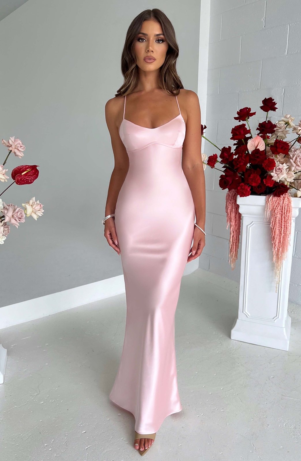Isabelle – Luxuriöses Satin Maxi-Kleid in Rosa | Salzburg Mode