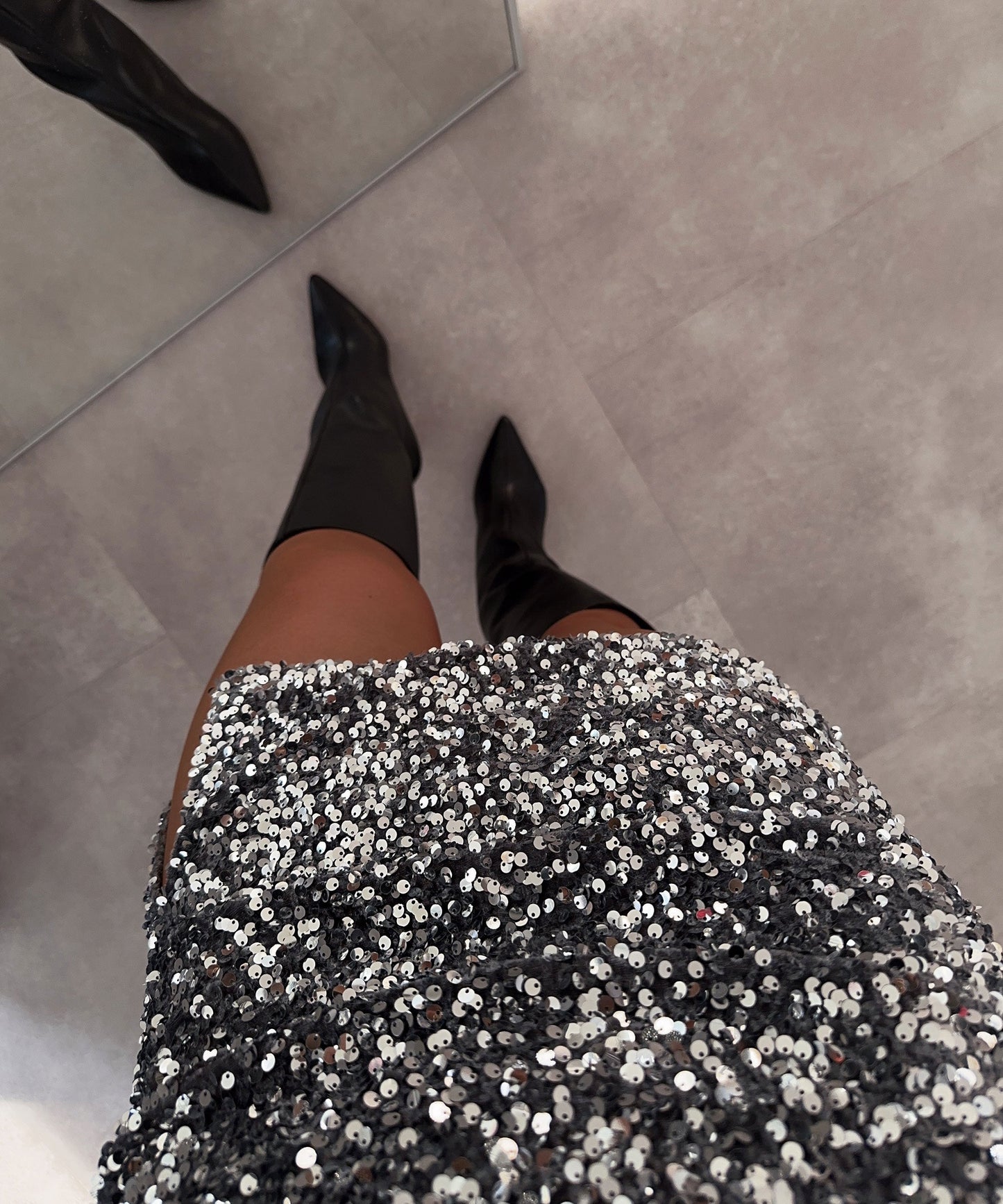 Solana - Dark Gray Rock