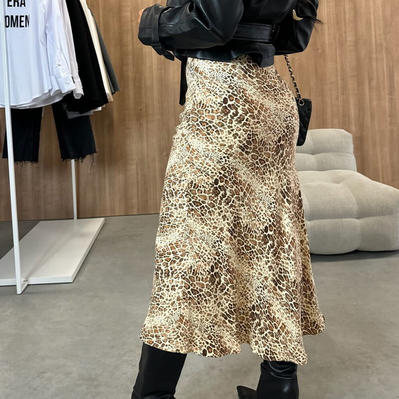 SIDONIE I MODISCHER ROCK MIT TIERMUSTER